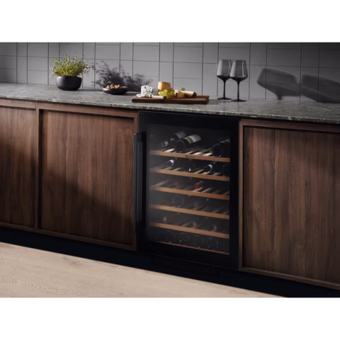 Electrolux integreeritav 82cm veinikülmik EWS4052B5B - Image 2