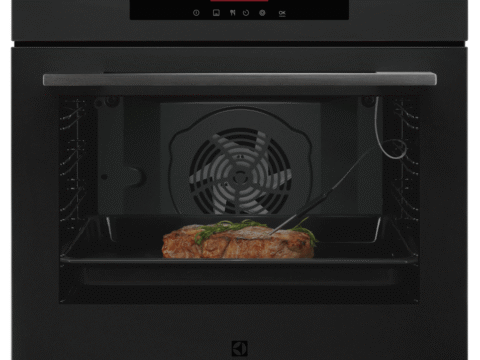 Electrolux KOECP87E SenseCook pürolüütiline ahi – eestvaade