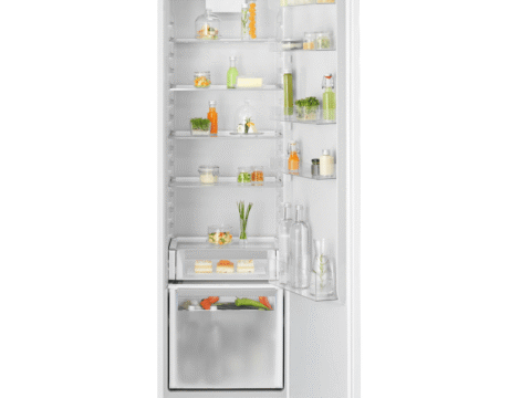 Electrolux KRA7DE18S 700 DynamicAir integreeritav külmik – eestvaade